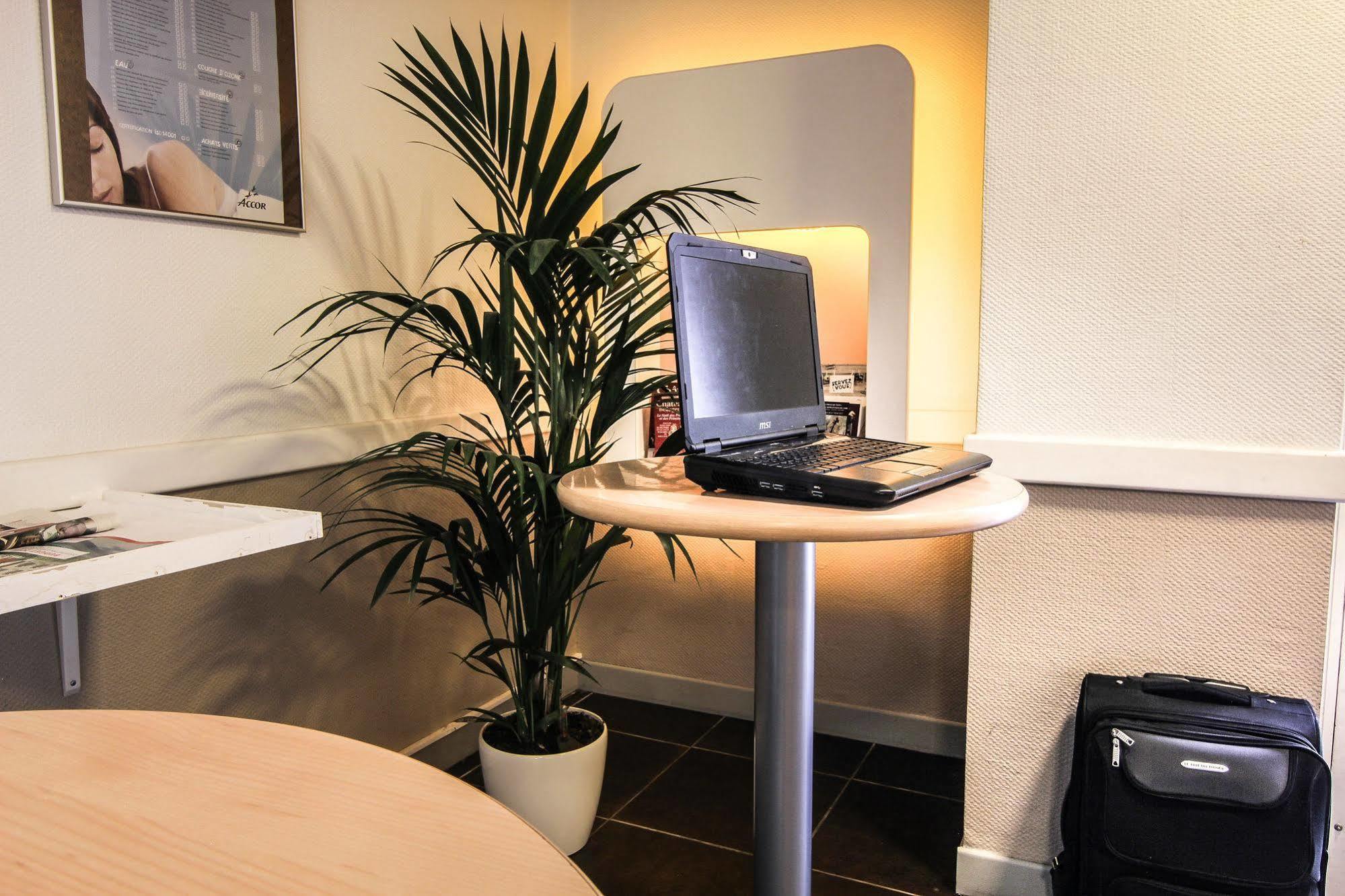 Ibis Budget Chateaudun Châteaudun Exterior foto